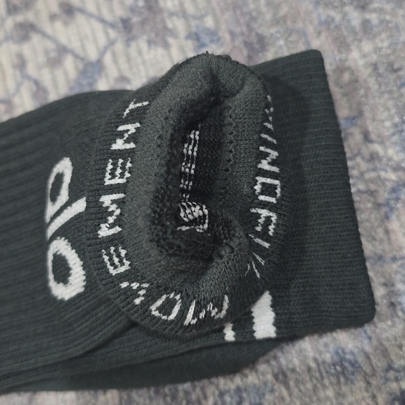 ALO Yoga Unisex Throwback Charcoal Green Athletic Socks Medium $34 - Picture 5 of 7